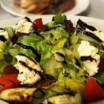 Греческий салат с баклажанами