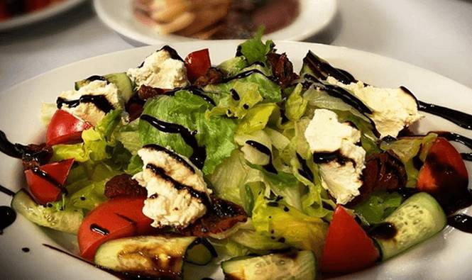Вы сейчас просматриваете Греческий салат с баклажанами