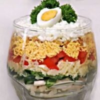 Рецепт слоеного салата с рисом, яйцом и сыром