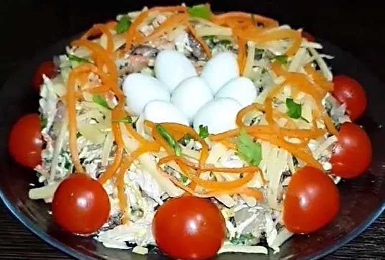 You are currently viewing Салат с курицей, грибами и морковью по-корейски