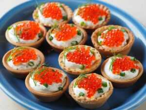 Тарталетки с красной икрой